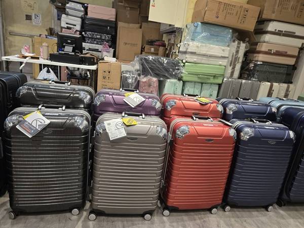 台中南區行李箱特賣會,最低990元起、 胖胖箱、前開式行李箱、 後背包 12 台中南區行李箱特賣會,最低990元起、 胖胖箱、前開式行李箱、 後背包