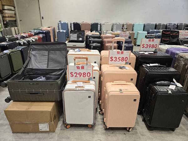 台中南區行李箱特賣會,最低990元起、 胖胖箱、前開式行李箱、 後背包 6 台中南區行李箱特賣會,最低990元起、 胖胖箱、前開式行李箱、 後背包
