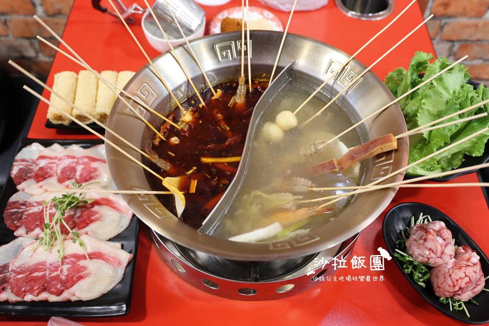 中山串串『擼吉霸』正宗成都四川麻辣串串火鍋，一串10元，宵夜