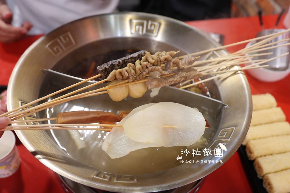 中山串串『擼吉霸』正宗成都四川麻辣串串火鍋,一串10元,宵夜 24 中山串串『擼吉霸』正宗成都四川麻辣串串火鍋,一串10元,宵夜