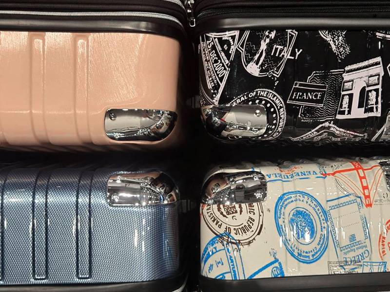 台中豐原行李箱特賣會,最低800元起,前開式行李箱、胖胖箱 10 台中豐原行李箱特賣會,最低800元起,前開式行李箱、胖胖箱