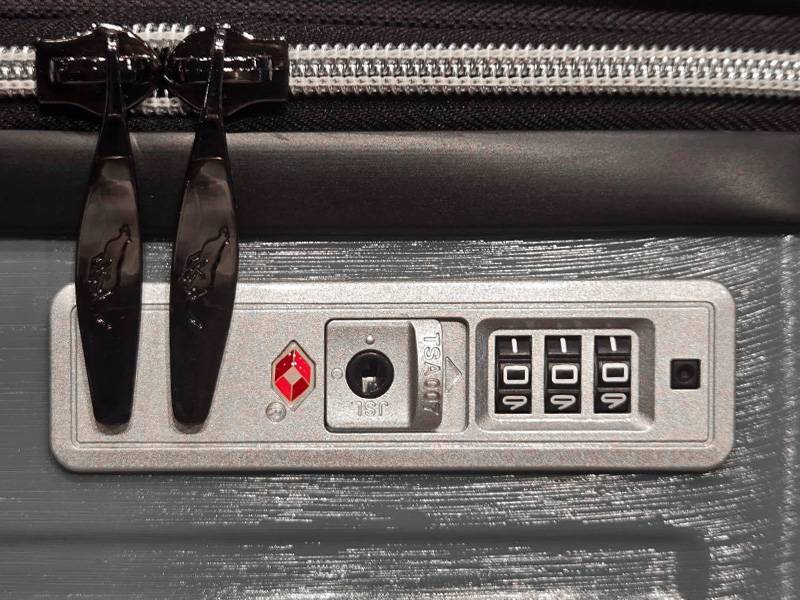 台中豐原行李箱特賣會,最低800元起,前開式行李箱、胖胖箱 14 台中豐原行李箱特賣會,最低800元起,前開式行李箱、胖胖箱