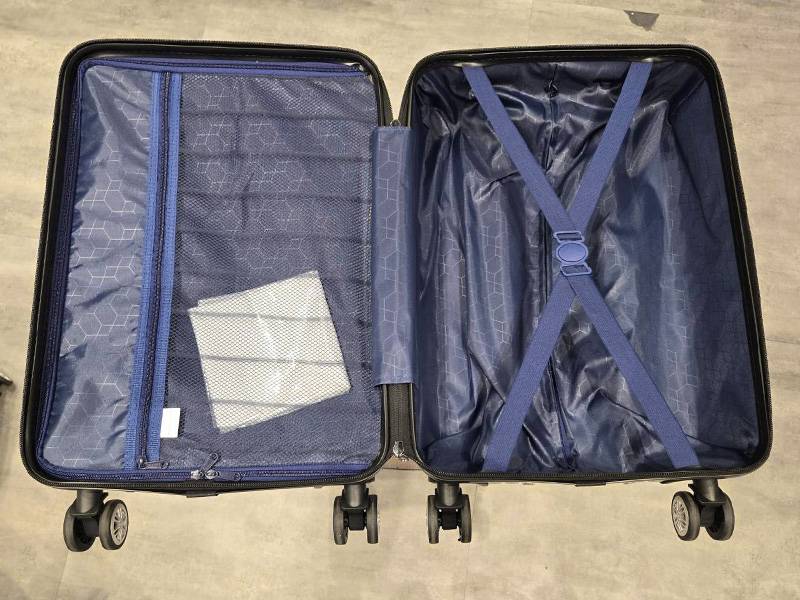 雲林台西行李箱特賣會,最低800元起,胖胖箱、前開式行李箱、包包 9 雲林台西行李箱特賣會,最低800元起,胖胖箱、前開式行李箱、包包