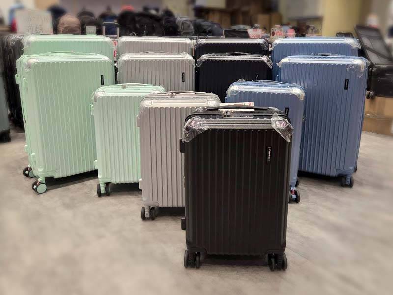 台北松山行李箱特賣會，工廠直營廠拍最低800元起，超夯前開式行李箱、後背包、登機箱通通有