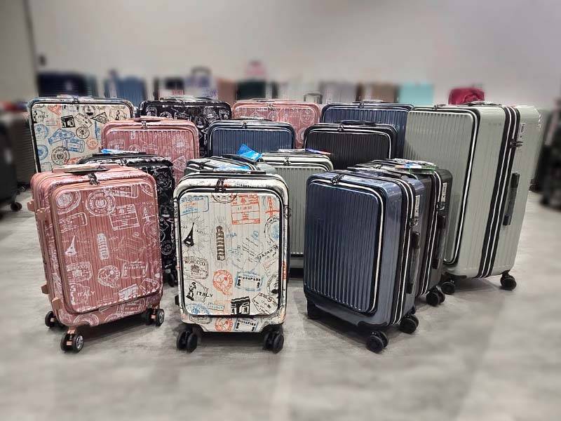 台中豐原行李箱特賣會,最低800元起,前開式行李箱、胖胖箱 24 台中豐原行李箱特賣會,最低800元起,前開式行李箱、胖胖箱