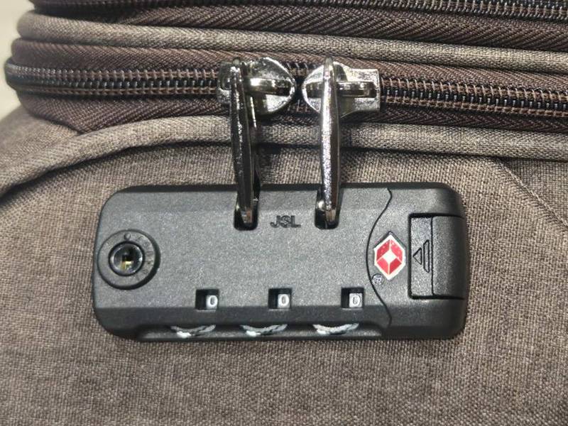 台中豐原行李箱特賣會,最低800元起,前開式行李箱、胖胖箱 35 台中豐原行李箱特賣會,最低800元起,前開式行李箱、胖胖箱