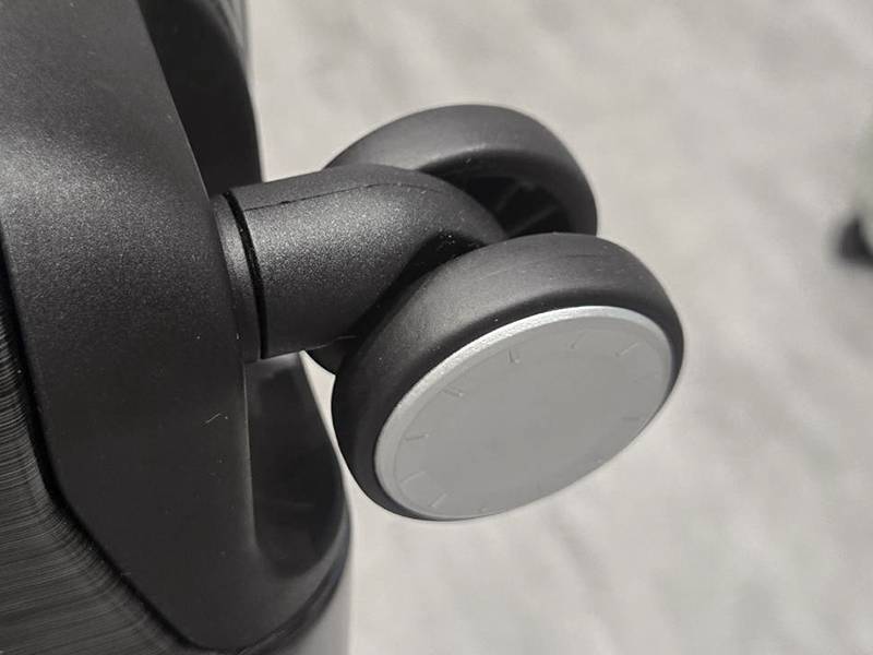 台中豐原行李箱特賣會,最低800元起,前開式行李箱、胖胖箱 39 台中豐原行李箱特賣會,最低800元起,前開式行李箱、胖胖箱