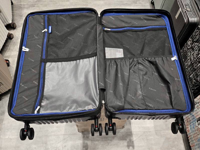 台中豐原行李箱特賣會,最低800元起,前開式行李箱、胖胖箱 47 台中豐原行李箱特賣會,最低800元起,前開式行李箱、胖胖箱