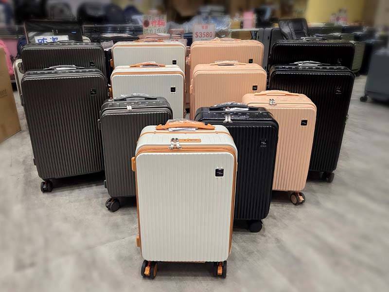 台北松山行李箱特賣會，工廠直營廠拍最低800元起，超夯前開式行李箱、後背包、登機箱通通有