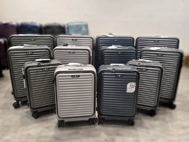 台北松山行李箱特賣會，工廠直營廠拍最低800元起，超夯前開式行李箱、後背包、登機箱通通有