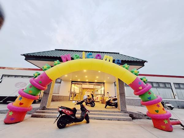 雲林台西行李箱特賣會,最低800元起,胖胖箱、前開式行李箱、包包 2 雲林台西行李箱特賣會,最低800元起,胖胖箱、前開式行李箱、包包