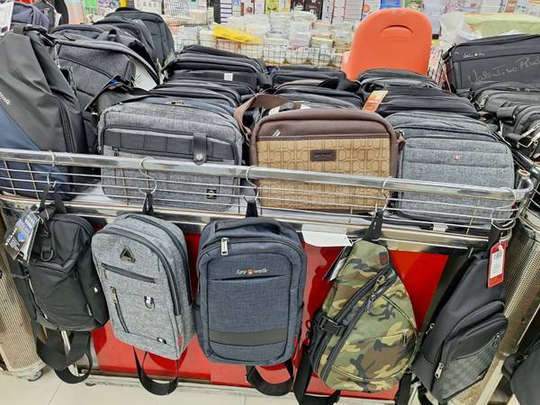 雲林台西行李箱特賣會,最低800元起,胖胖箱、前開式行李箱、包包 38 雲林台西行李箱特賣會,最低800元起,胖胖箱、前開式行李箱、包包