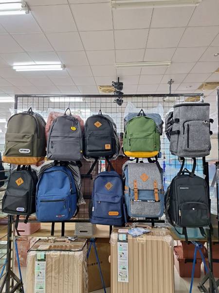 雲林台西行李箱特賣會,最低800元起,胖胖箱、前開式行李箱、包包 40 雲林台西行李箱特賣會,最低800元起,胖胖箱、前開式行李箱、包包