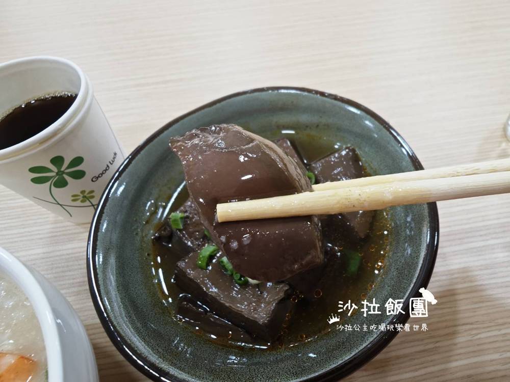 士林夜市小吃『粥大福士林小東店』油條、辣蘿蔔、紅茶無限供應 20 士林夜市小吃『粥大福士林小東店』油條、辣蘿蔔、紅茶無限供應