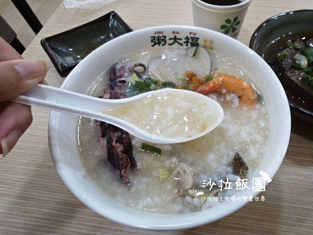 士林夜市小吃『粥大福士林小東店』油條、辣蘿蔔、紅茶無限供應 18 士林夜市小吃『粥大福士林小東店』油條、辣蘿蔔、紅茶無限供應