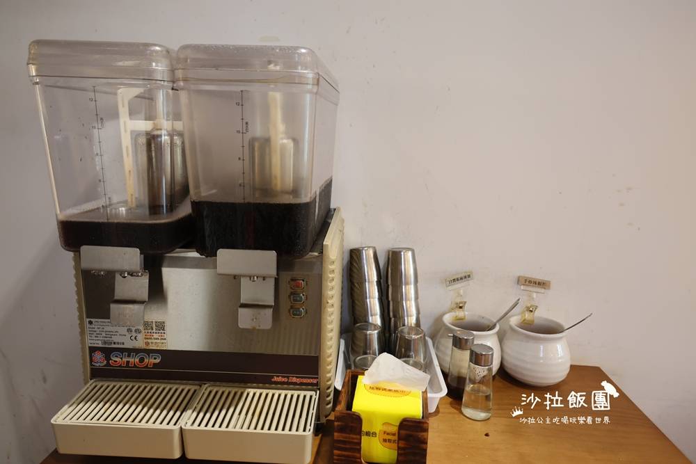 羅東美食『吾春牛肉麵』提供紅茶免費喝