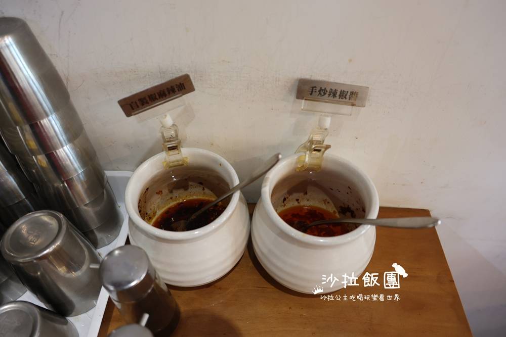 羅東美食『吾春牛肉麵』提供紅茶免費喝