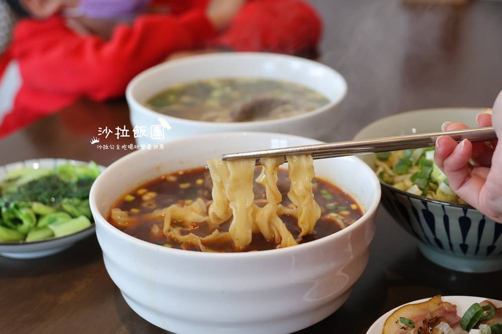 羅東美食『吾春牛肉麵』提供紅茶免費喝