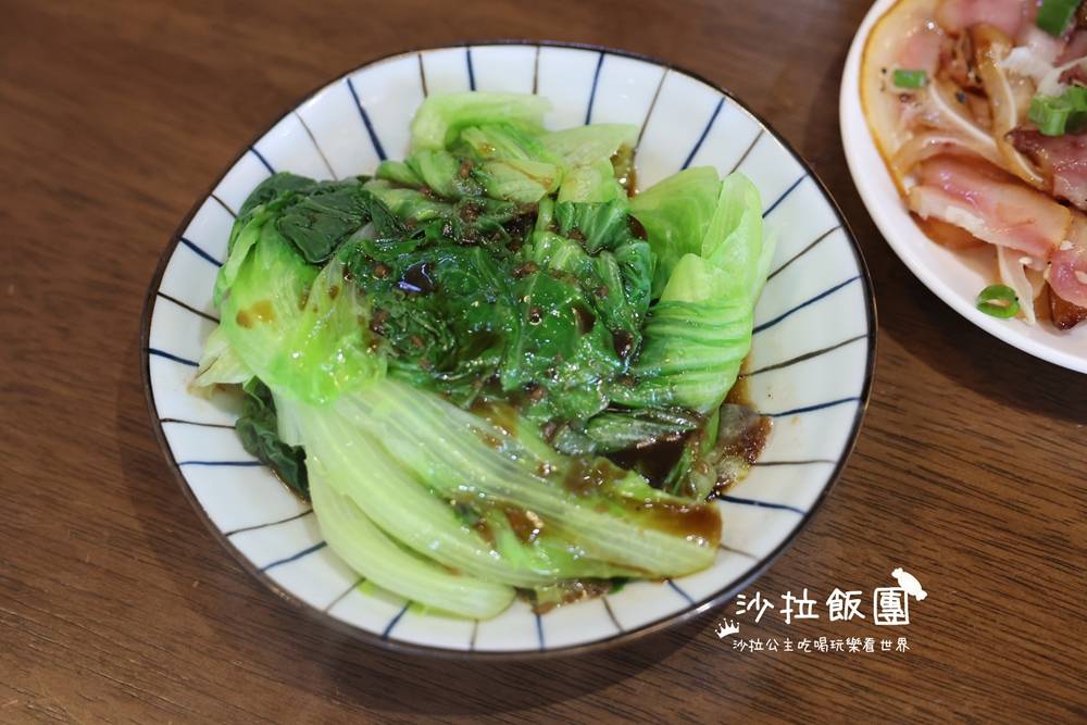 羅東美食『吾春牛肉麵』提供紅茶免費喝