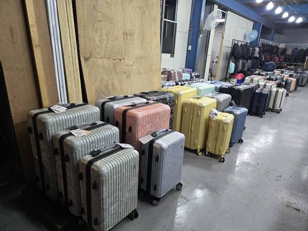 彰化大埔路行李箱、名牌運動鞋特賣會,行李箱最低800元起 11 彰化大埔路行李箱、名牌運動鞋特賣會,行李箱最低800元起