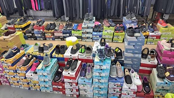 板橋行李箱、名牌運動鞋特賣會，行李箱最低800元起