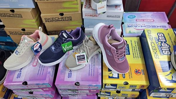 彰化大埔路行李箱、名牌運動鞋特賣會,行李箱最低800元起 34 彰化大埔路行李箱、名牌運動鞋特賣會,行李箱最低800元起