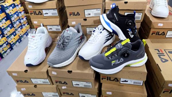 彰化大埔路行李箱、名牌運動鞋特賣會,行李箱最低800元起 37 彰化大埔路行李箱、名牌運動鞋特賣會,行李箱最低800元起