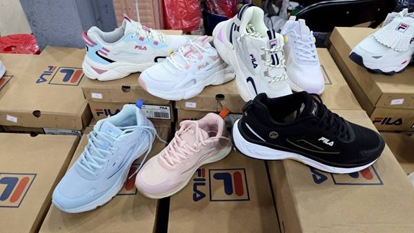 彰化大埔路行李箱、名牌運動鞋特賣會,行李箱最低800元起 38 彰化大埔路行李箱、名牌運動鞋特賣會,行李箱最低800元起