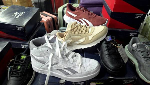 彰化大埔路行李箱、名牌運動鞋特賣會,行李箱最低800元起 39 彰化大埔路行李箱、名牌運動鞋特賣會,行李箱最低800元起