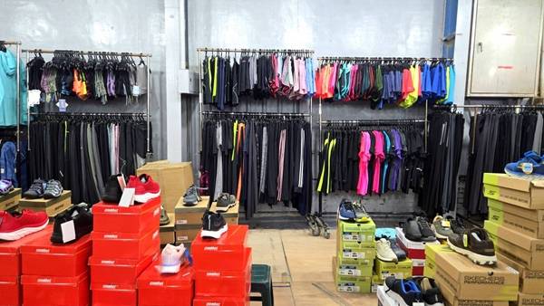 板橋行李箱、名牌運動鞋特賣會，行李箱最低800元起