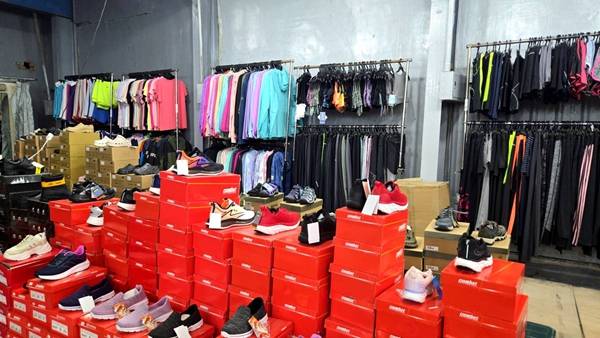 板橋行李箱、名牌運動鞋特賣會，行李箱最低800元起