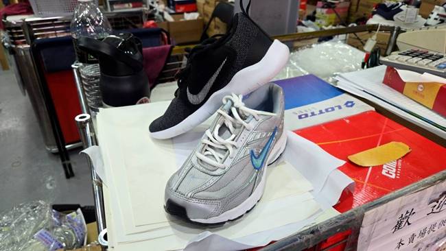 彰化大埔路行李箱、名牌運動鞋特賣會,行李箱最低800元起 35 彰化大埔路行李箱、名牌運動鞋特賣會,行李箱最低800元起