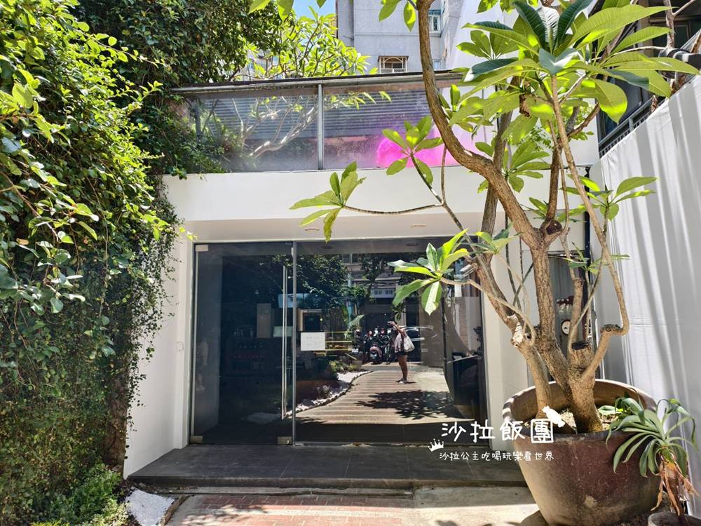 士林芝山咖啡廳『CE LIB-RARY 天母店』不限時辦公送美式咖啡喝到飽