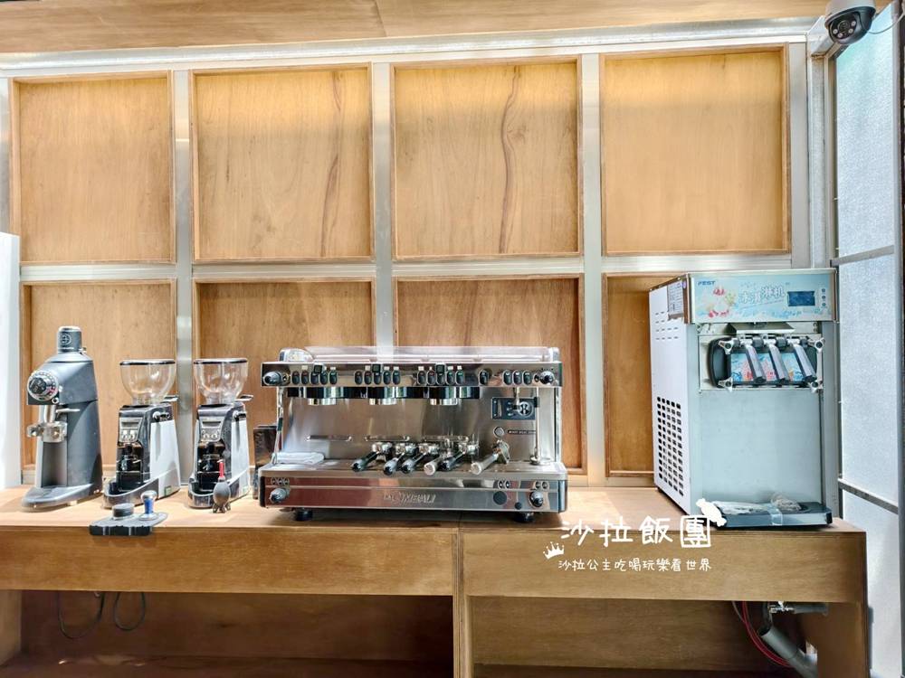 士林芝山咖啡廳『CE LIB-RARY 天母店』不限時辦公送美式咖啡喝到飽