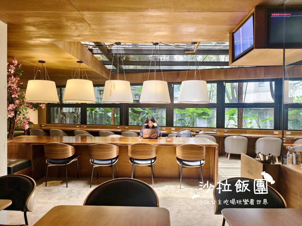 士林芝山咖啡廳『CE LIB-RARY 天母店』不限時辦公送美式咖啡喝到飽