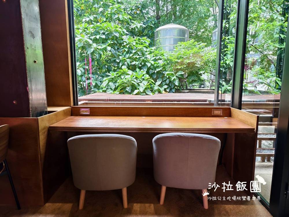 士林芝山咖啡廳『CE LIB-RARY 天母店』不限時辦公送美式咖啡喝到飽