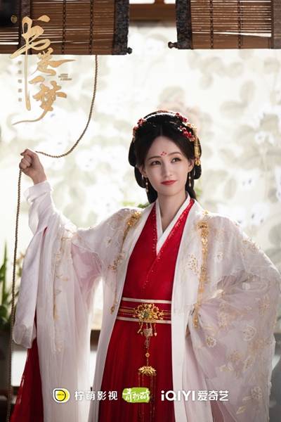 劉宇寧聲勢正旺再接《書卷一夢》首播火速登冠，反套路穿越喜劇爆紅熱播