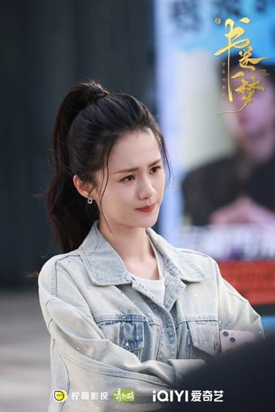 劉宇寧聲勢正旺再接《書卷一夢》首播火速登冠，反套路穿越喜劇爆紅熱播