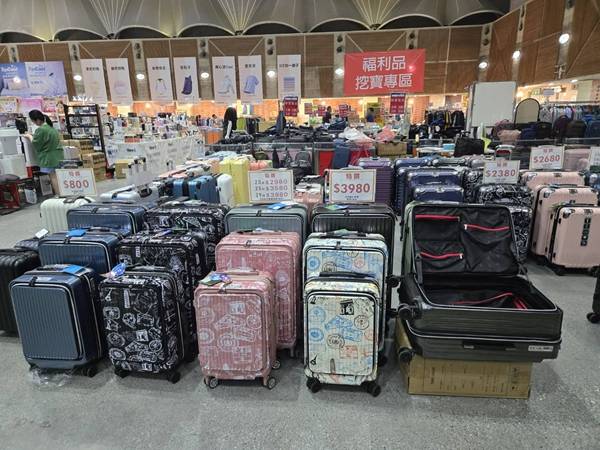 【五股行李箱特賣會】最低800元起，前開式行李箱、登機箱、包包