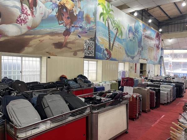 台中豐原行李箱特賣會,最低800元起,前開式行李箱、胖胖箱 63 台中豐原行李箱特賣會,最低800元起,前開式行李箱、胖胖箱