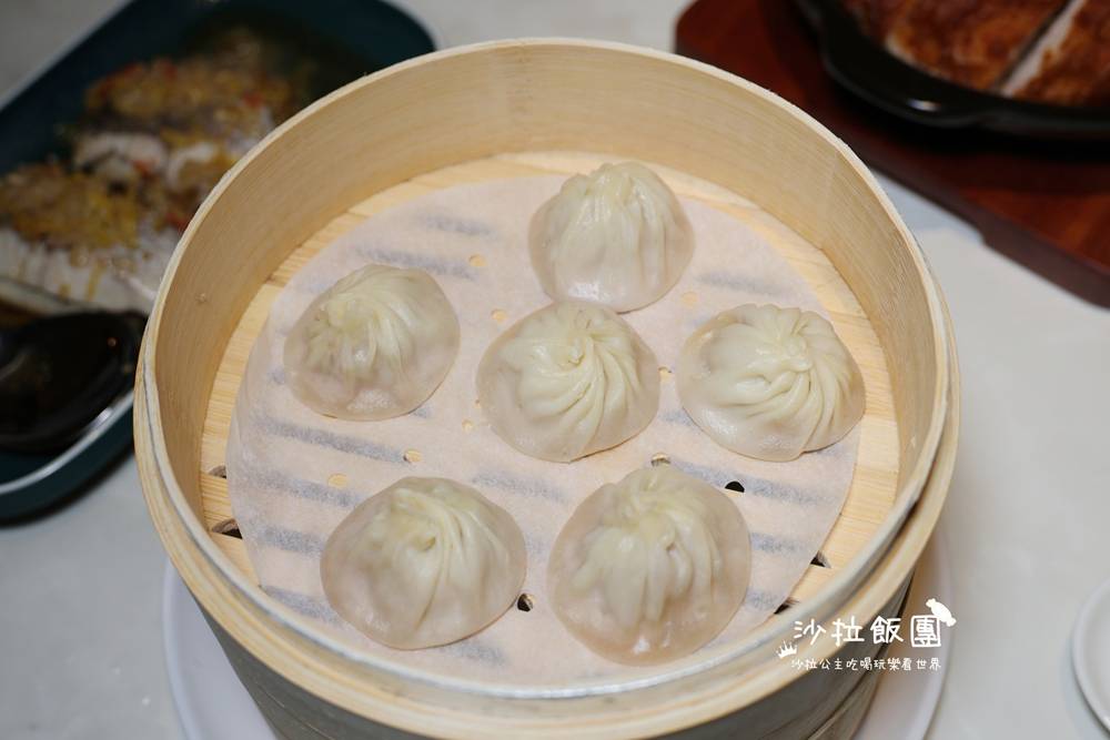 信義美食『漢來上海湯包』五星主廚、皮薄多汁不多不少18摺小籠湯包