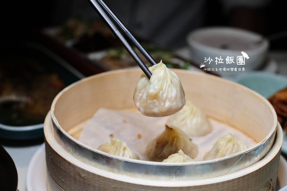 信義美食『漢來上海湯包』五星主廚、皮薄多汁不多不少18摺小籠湯包