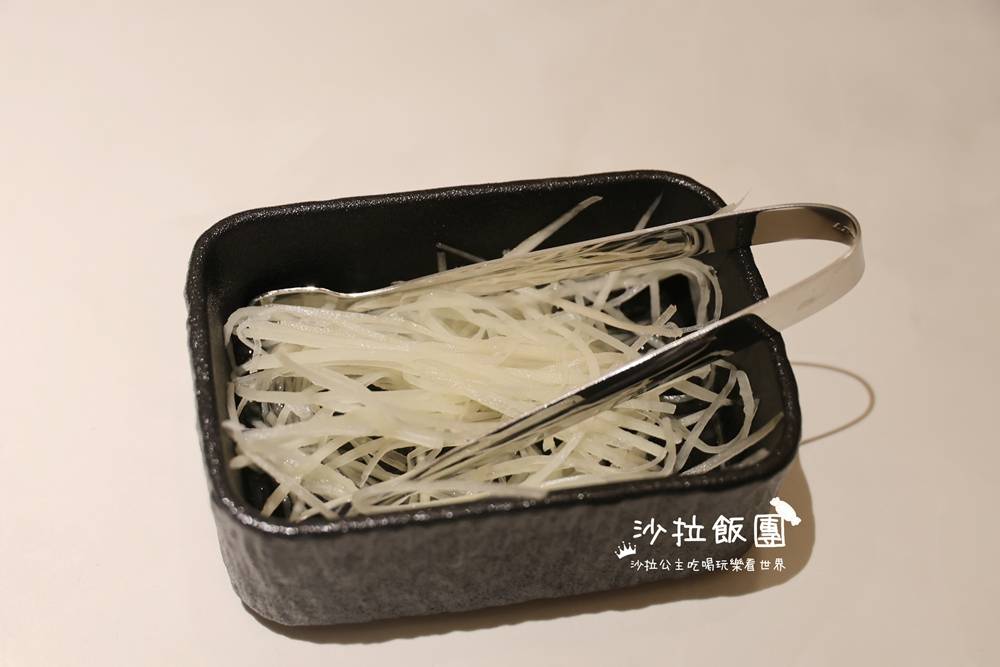 信義美食『漢來上海湯包』五星主廚、皮薄多汁不多不少18摺小籠湯包