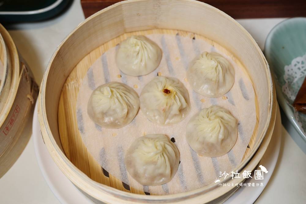 信義美食『漢來上海湯包』五星主廚、皮薄多汁不多不少18摺小籠湯包