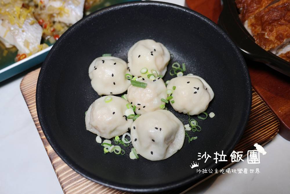 信義美食『漢來上海湯包』五星主廚、皮薄多汁不多不少18摺小籠湯包