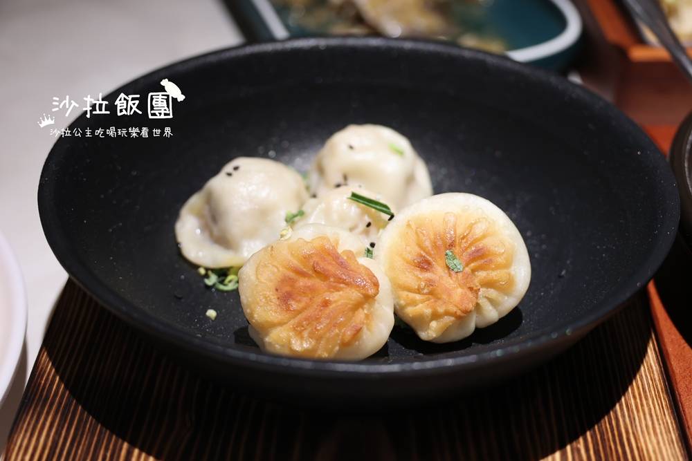 信義美食『漢來上海湯包』五星主廚、皮薄多汁不多不少18摺小籠湯包