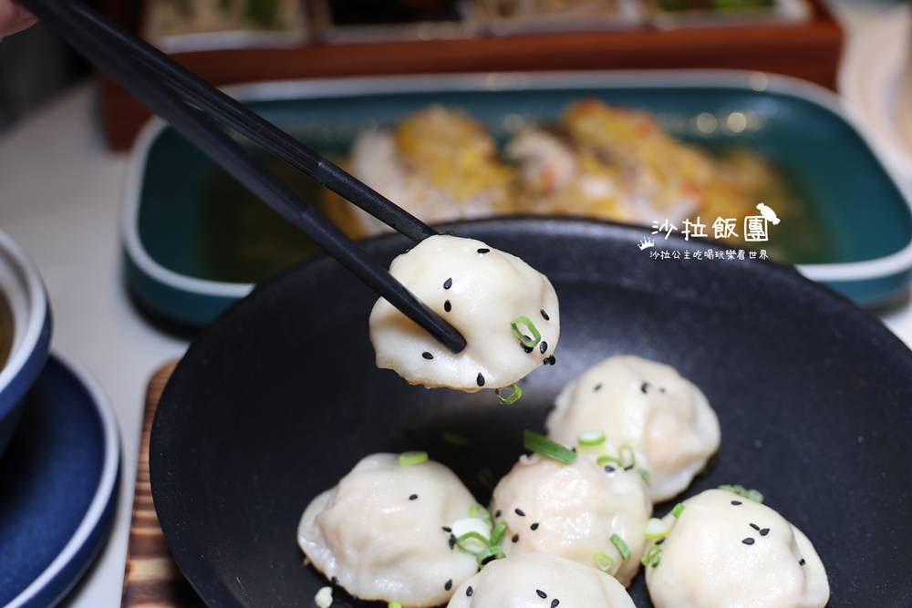 信義美食『漢來上海湯包』五星主廚、皮薄多汁不多不少18摺小籠湯包