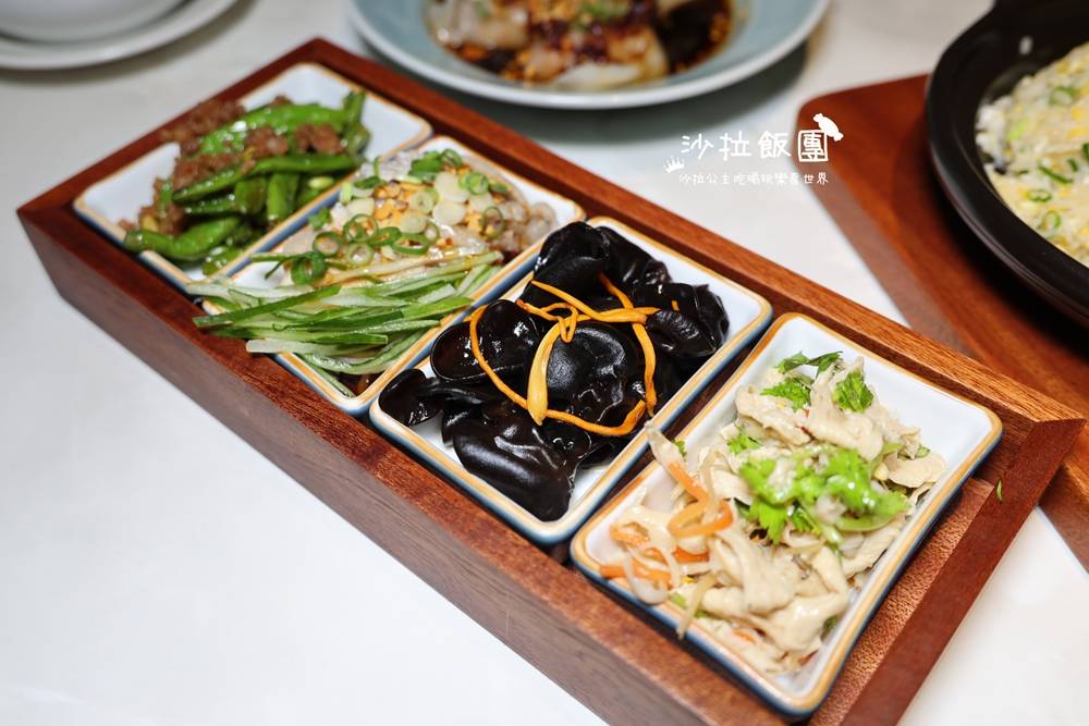 信義美食『漢來上海湯包』五星主廚、皮薄多汁不多不少18摺小籠湯包