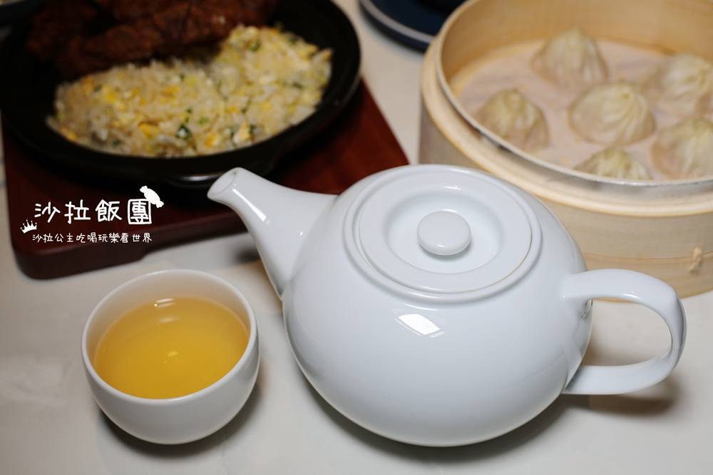 信義美食『漢來上海湯包』五星主廚、皮薄多汁不多不少18摺小籠湯包