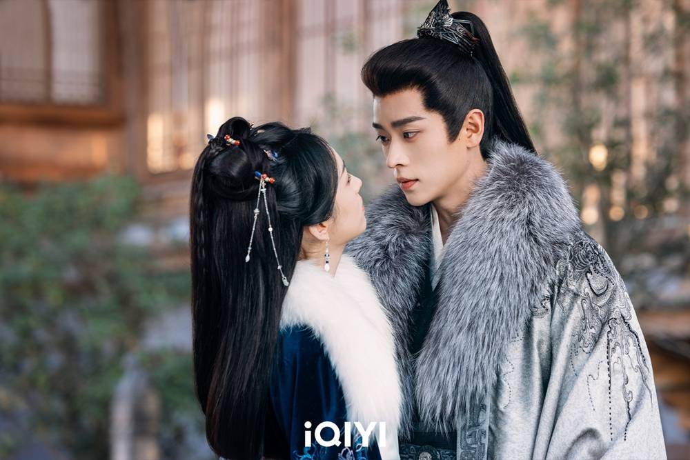 《錦月如歌》周也女扮男裝立功，「爹系男友」丞磊霸氣單手抱周也甜翻全場